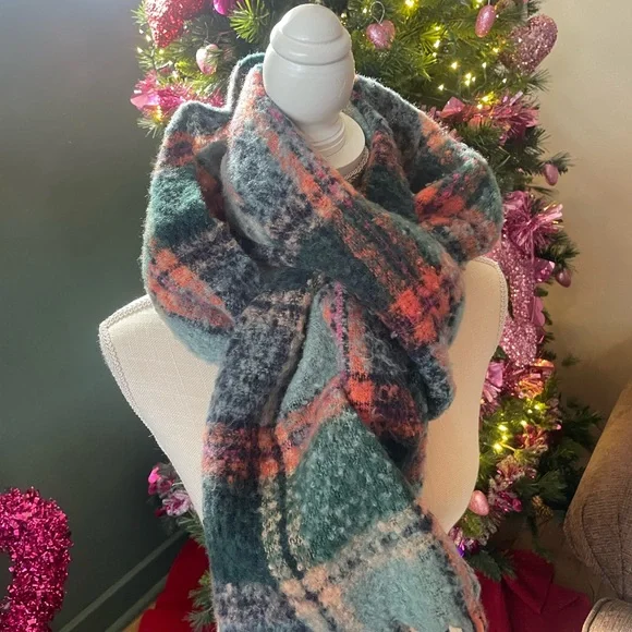 Scarf - Picture 4 of 4